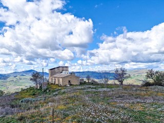 Rustico in Vendita a Nissoria, 195'000&euro;, 230 m²