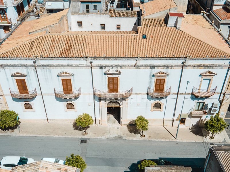 Appartamento in Vendita a Rosolini, 1'600'000€, 800 m²