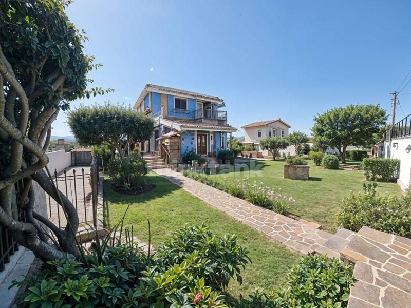 Villa in Vendita a Siracusa, 650'000&euro;, 217 m²