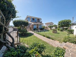 Villa in Vendita a Siracusa, 650'000&euro;, 217 m²