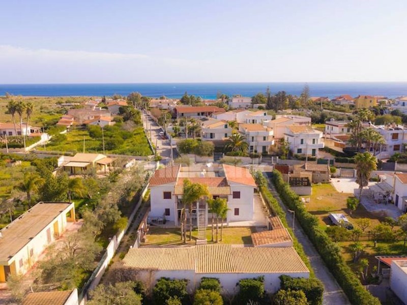 Villa in Vendita a Noto, 930'000€, 420 m²