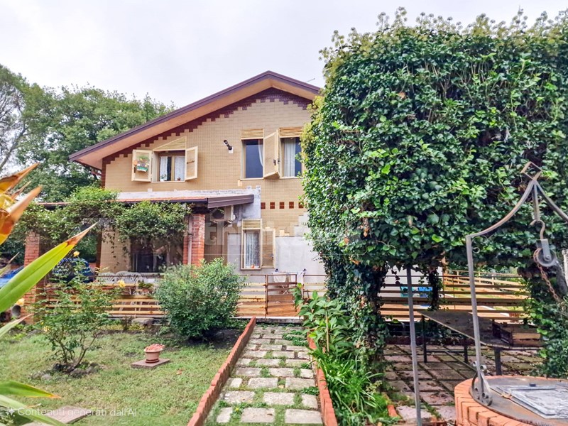 Villa in Vendita a Pedara, 240'000€, 230 m²