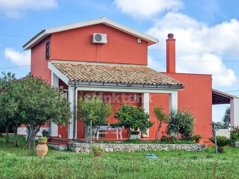 Villa in Vendita a Noto, 300'000€, 125 m²