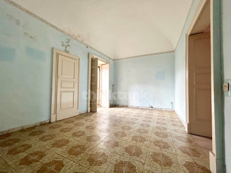 Quadrilocale in Vendita a San Giovanni la Punta, 90'000€, 140 m²