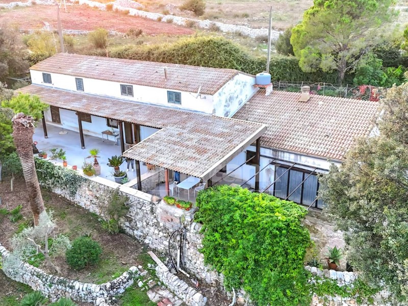 Villa in Vendita a Modica, 350'000€, 230 m²