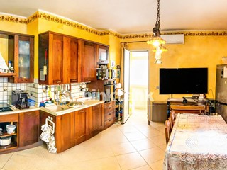 Appartamento in Vendita a Acireale, 130'000&euro;, 124 m²