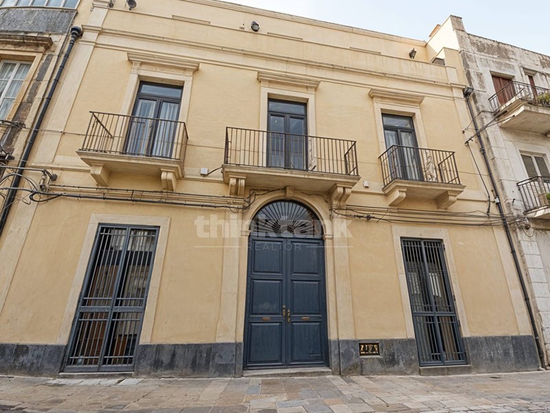 Casa Indipendente in Vendita a Catania, 750'000&euro;, 400 m²