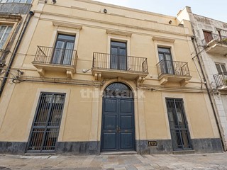 Casa Indipendente in Vendita a Catania, 750'000&euro;, 400 m²