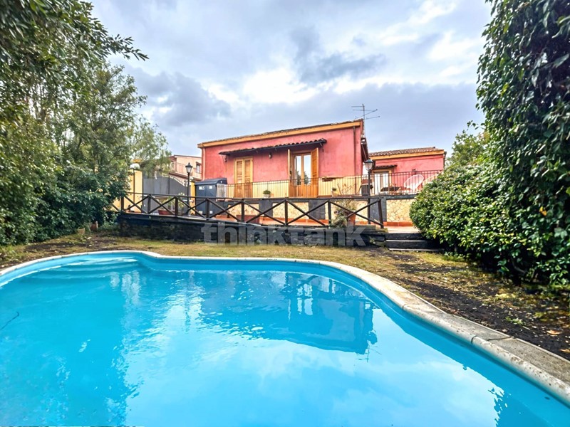 Villa in Vendita a Zafferana Etnea, 340'000&euro;, 120 m²