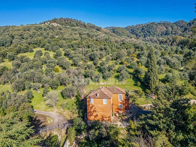 Villa in Vendita a Massarosa, 845'000€, 290 m²