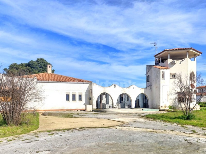 Villa in Vendita a Siracusa, 550'000&euro;, 500 m²