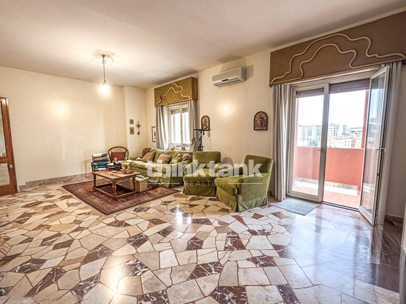 Appartamento in Vendita a Catania, 240'000&euro;, 130 m²