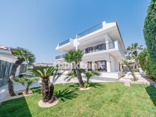 Villa in Vendita a Avola, 1'490'000€, 600 m²