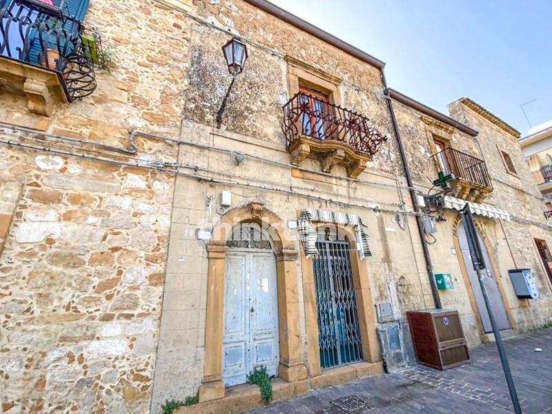 Villa in Vendita a Aidone, 180'000&euro;, 260 m²