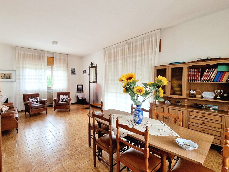 Casa Indipendente in Vendita a Bagnacavallo, 255'000€, 284 m²