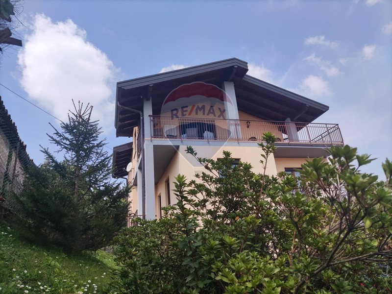 Villa in Vendita a San Fermo della Battaglia, 680'000€, 294 m²