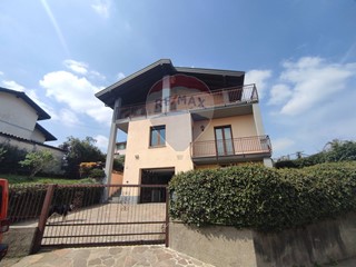 Villa in Vendita a San Fermo della Battaglia, 680'000€, 294 m²
