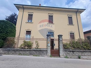 Villa in Vendita a Figino Serenza, 1'560'000€, 372 m²