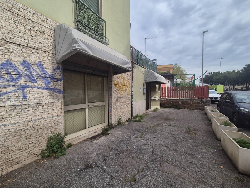 Immobile commerciale in Vendita a Roma, 129'000&euro;, 92 m²