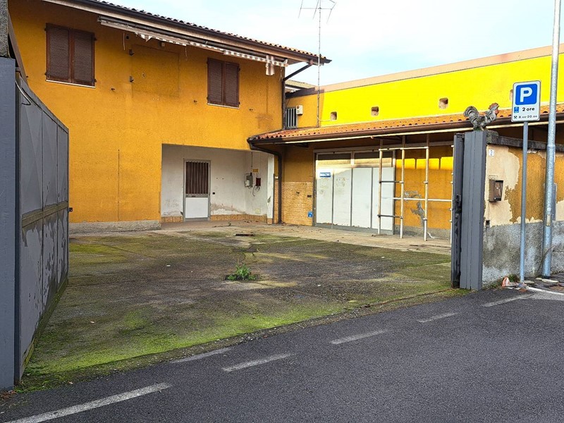 Magazzino in Vendita a Verdellino, 70'000€, 204 m²