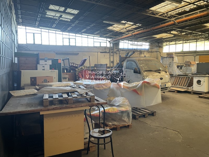 Magazzino in Vendita a Viareggio, 450'000€, 600 m²