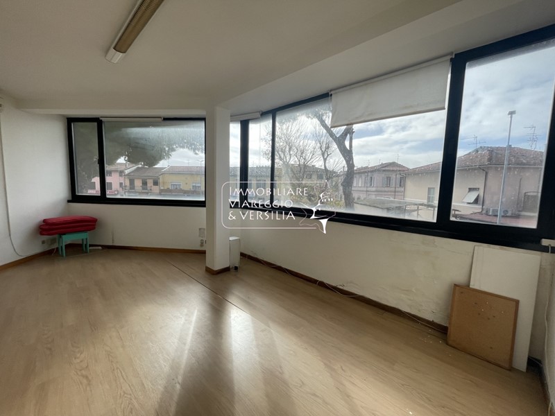 Capannone in Vendita a Viareggio, 35'000€, 28 m²