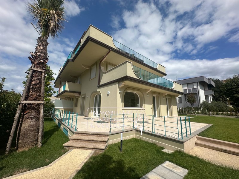 Appartamento in Vendita a Viareggio, 1'280'000€, 210 m²