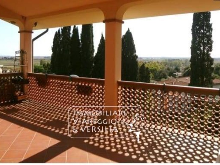 Villa in Vendita a Massarosa, 460'000€, 190 m²