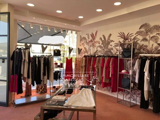 Immobile commerciale in Vendita a Viareggio, 650'000€, 80 m²