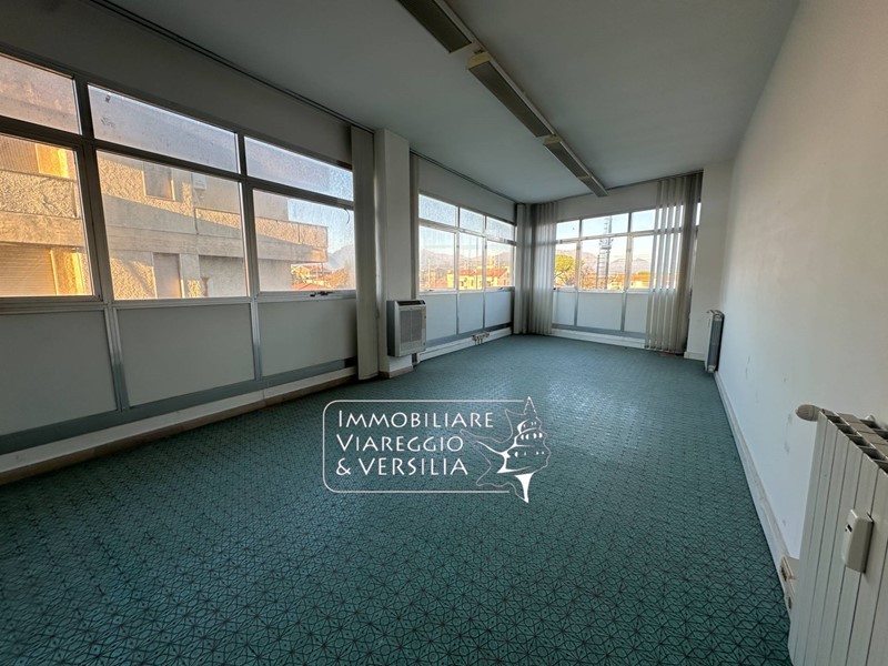 Capannone in Affitto a Viareggio, 1'100€, 100 m²