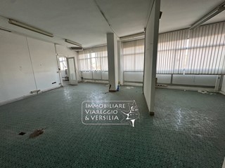 Capannone in Affitto a Viareggio, 1'700€, 150 m²