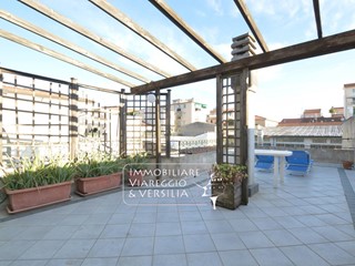 Casa Indipendente in Vendita a Viareggio, 580'000€, 290 m²