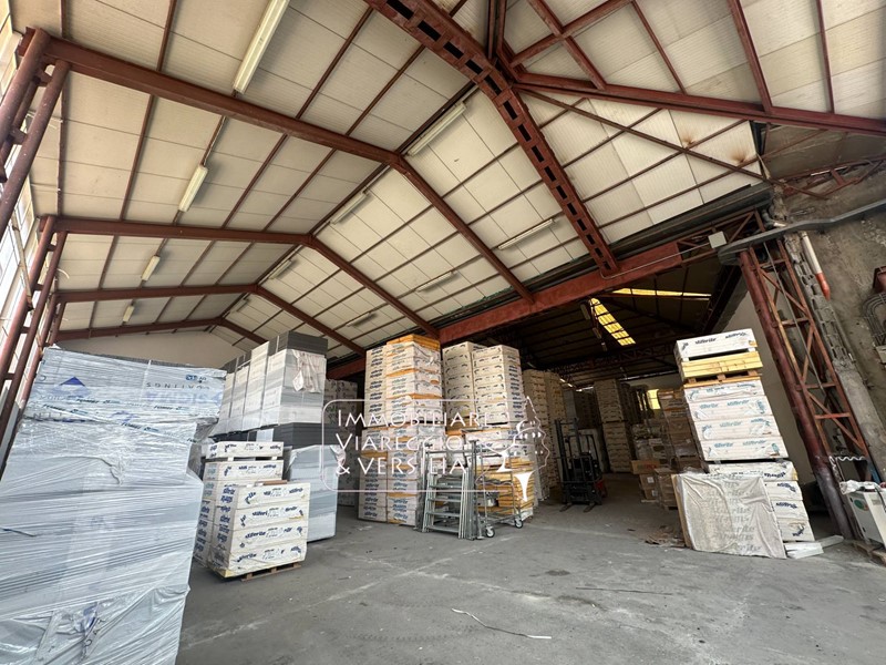 Magazzino in Vendita a Viareggio, 750'000€, 900 m²