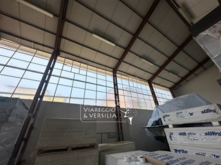 Magazzino in Affitto a Viareggio, 5'500€, 900 m²