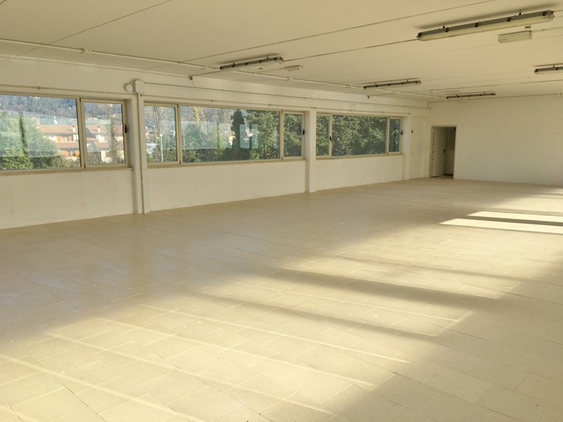 Magazzino in Vendita a Camaiore, 690'000&euro;, 800 m²