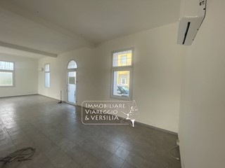 Capannone in Affitto a Viareggio, 1'000€, 129 m²