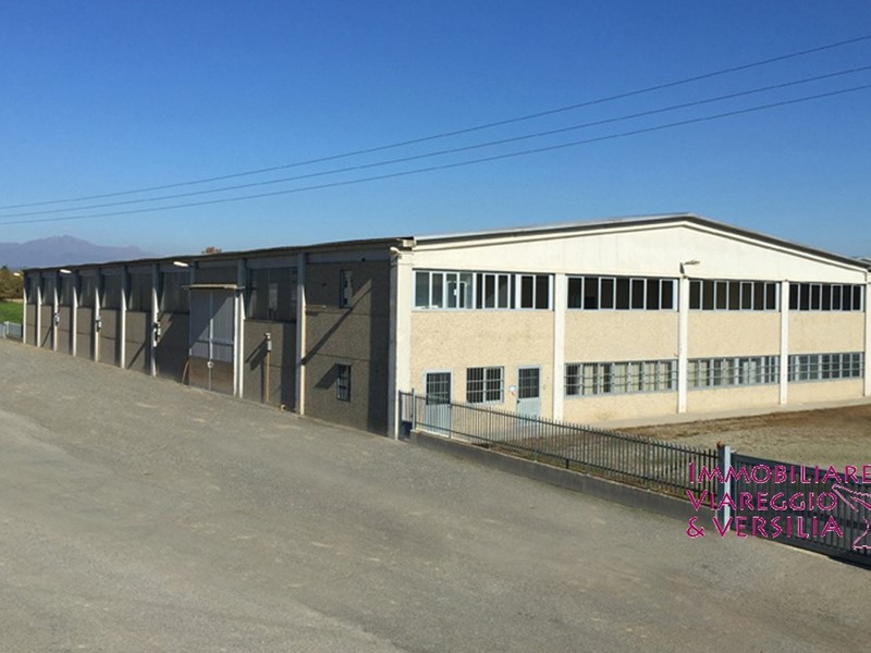 Immobile commerciale in Affitto a Camaiore, 2'200€, 500 m²