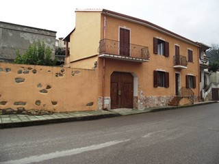 Casa Indipendente in Vendita a Ballao, 150'000€, 340 m²