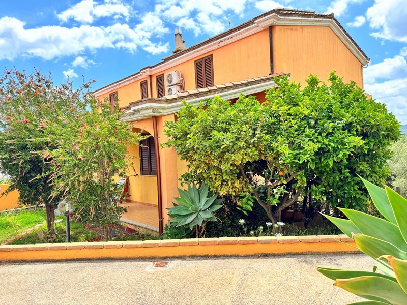 Villa in Vendita a Villaputzu, 270'000€, 200 m²