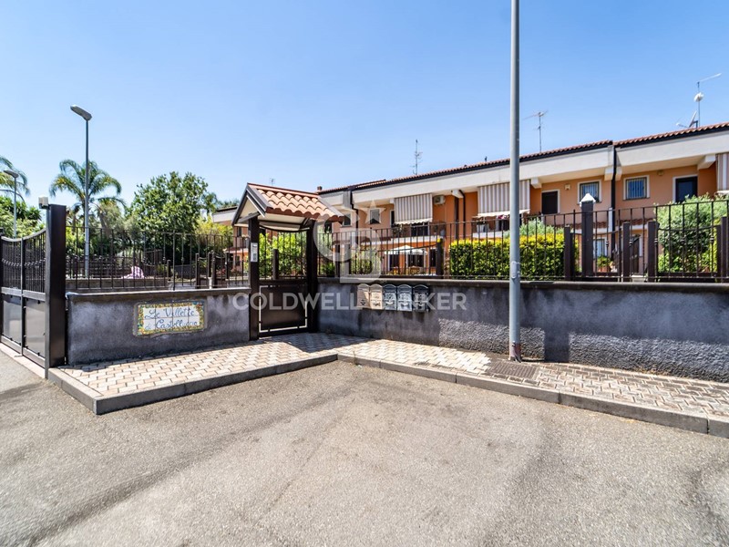 Villetta a schiera in Vendita a Acireale, 299'000€, 259 m²