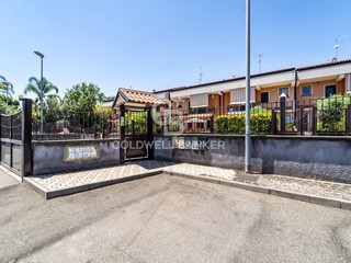 Villetta a schiera in Vendita a Acireale, 299'000€, 259 m²