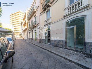 Negozio in Affitto a Acireale, 1'200€, 95 m²