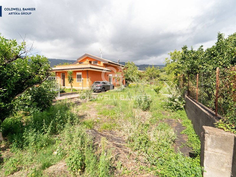 Villa in Vendita a Zafferana Etnea, 168'000&euro;, 100 m²