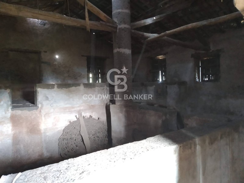 Magazzino in Vendita a Giarre, 32'000€, 200 m²