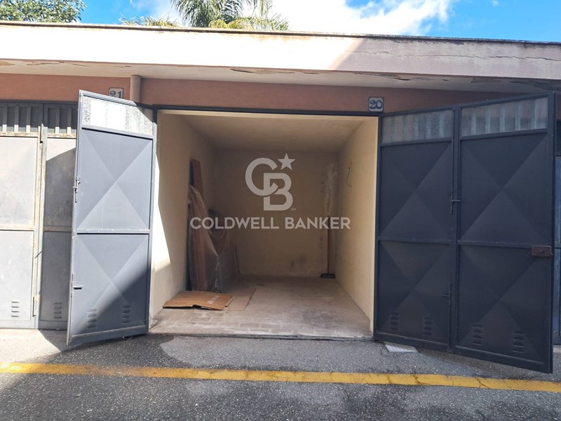 Box in Vendita a Aci Catena, 9'000€, 13 m²