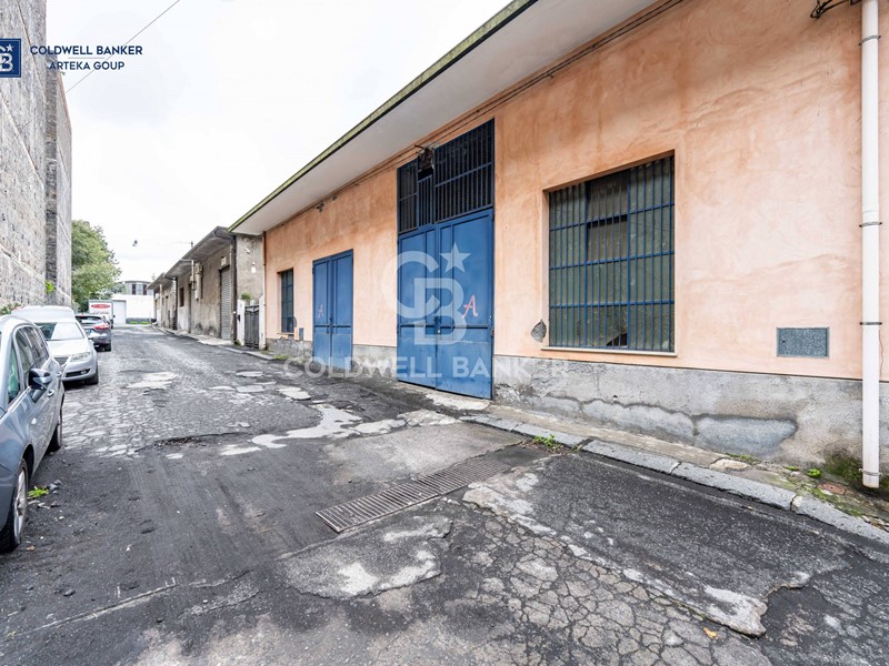 Magazzino in Vendita a Acireale, 190'000€, 350 m²