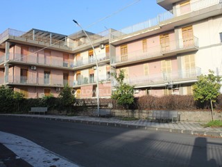 Appartamento in Vendita a Aci Catena, 98'000€, 136 m²