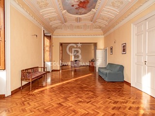 Casa Indipendente in Vendita a Acireale, 530'000€, 305 m²