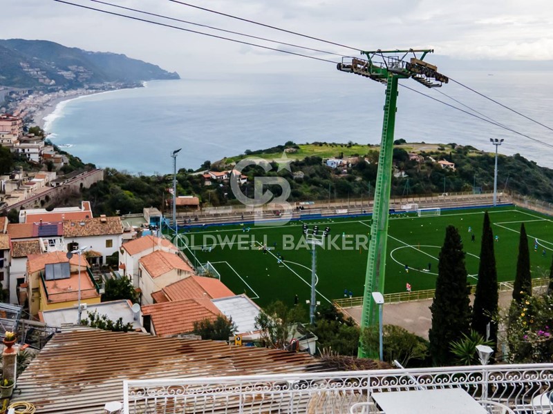 Immobile commerciale in Affitto a Taormina, 300 m²