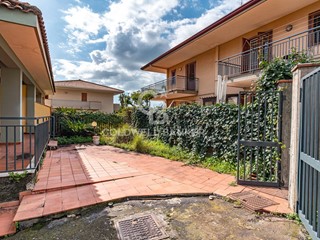 Villa in Vendita a Acireale, 279'000€, 333 m²